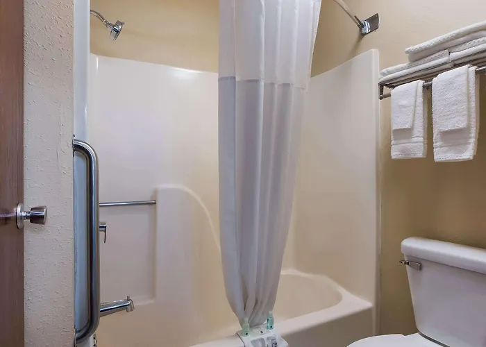 Quality Near Us Highway 34 And I-74 Inn 3*