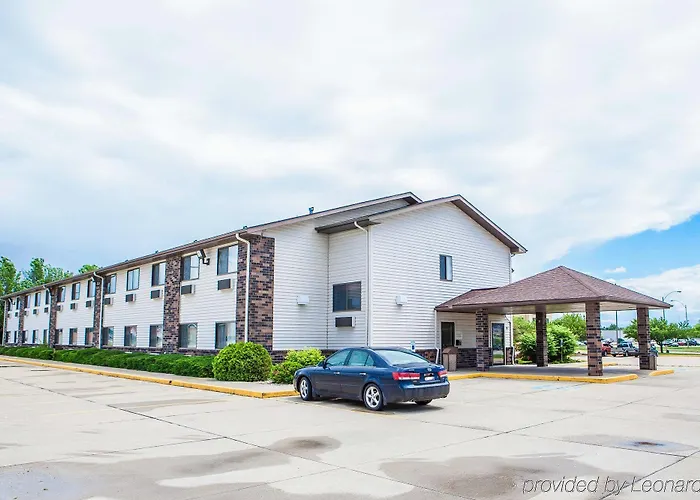Quality Near Us Highway 34 And I-74 Inn 3*