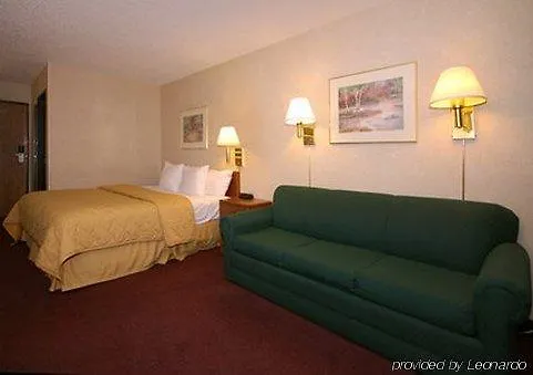 Inn Quality Near Us Highway 34 And I-74 3*