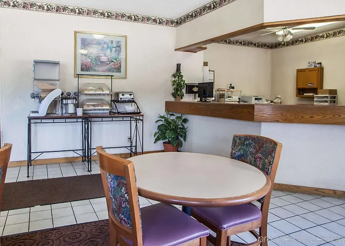 Inn Quality Near Us Highway 34 And I-74 Galesburg