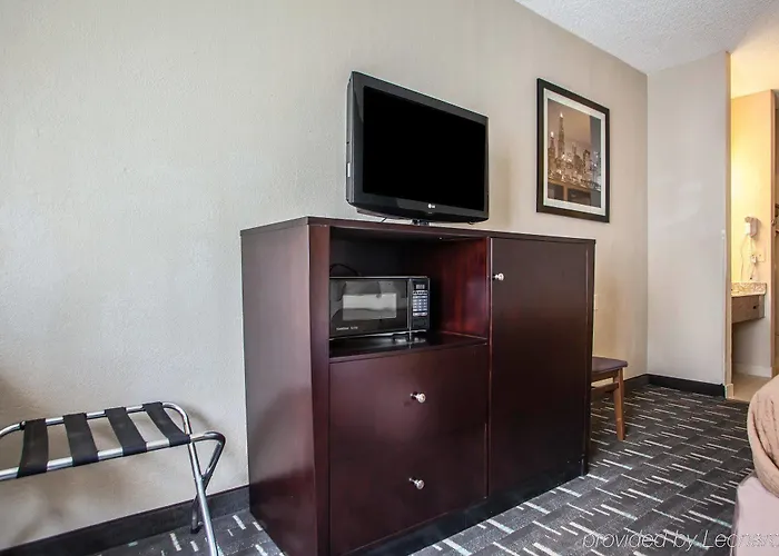 Inn Quality Near Us Highway 34 And I-74 Galesburg