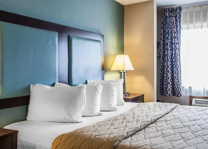 Inn Quality Near Us Highway 34 And I-74 Galesburg